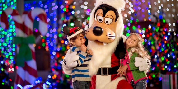 Goofy lights up the holidays