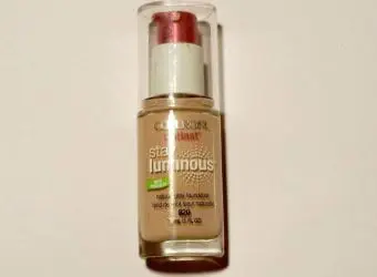 Covergirl Outlast Stay Luminous Natural Glow Foundation Review 1