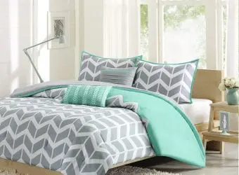 Beautiful Bedding Set on Amazon from Intelligent Design Nadia Comforter
