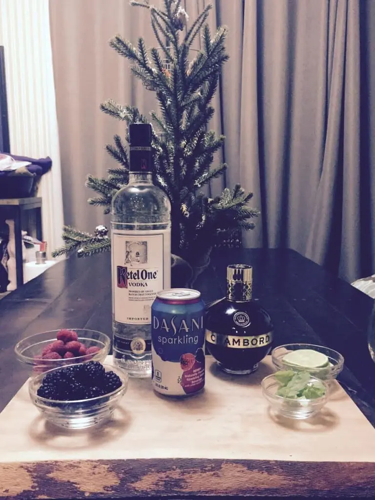 Raspberry Relaxer Cocktail Recipe {VIDEO} #SparklingHolidays