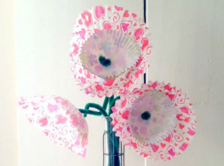 DIY Valentine’s Day Cupcake Blooms Centerpiece