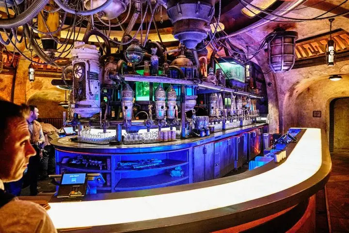 Disney's Star Wars Galaxy's Edge : An Evening on Batuu - Oga's Cantina Bar