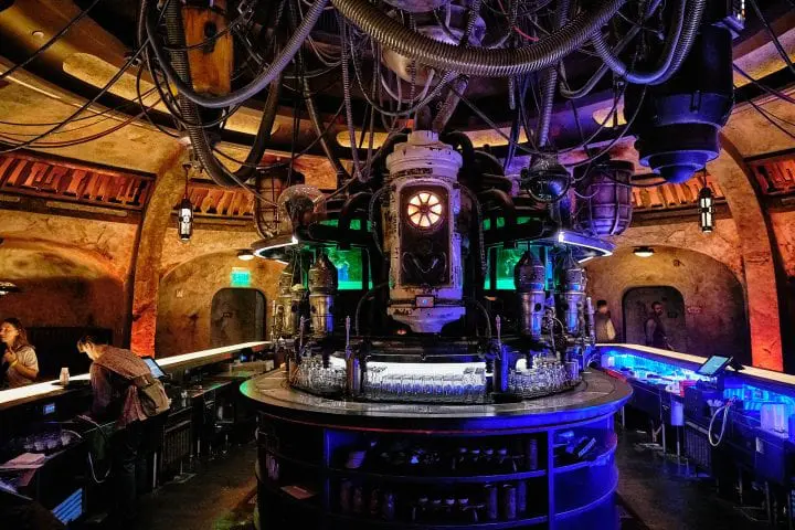 Disney's Star Wars Galaxy's Edge : An Evening on Batuu - Oga's Cantina Top of Bar