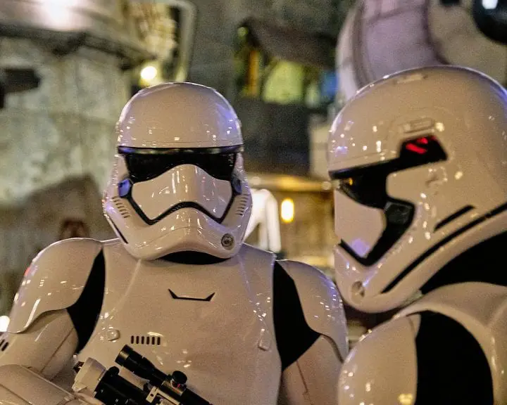 Disney's Star Wars Galaxy's Edge : An Evening on Batuu - Stormtroopers on the prowl