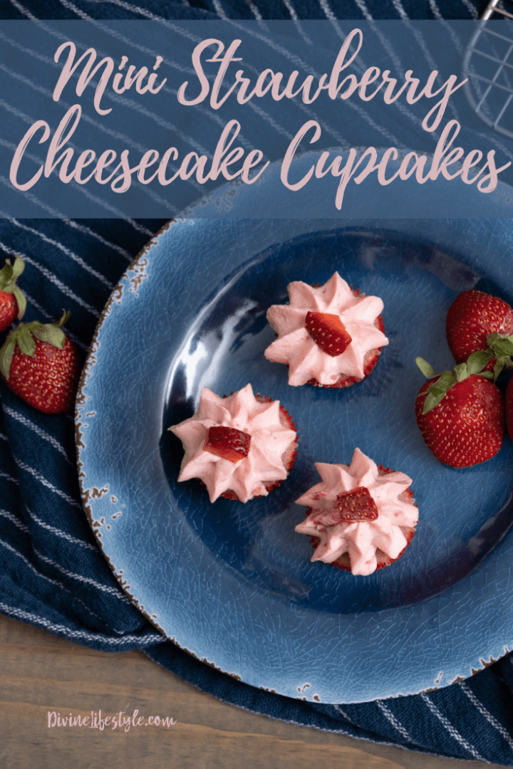 Mini Strawberry Cheesecake Cupcakes
