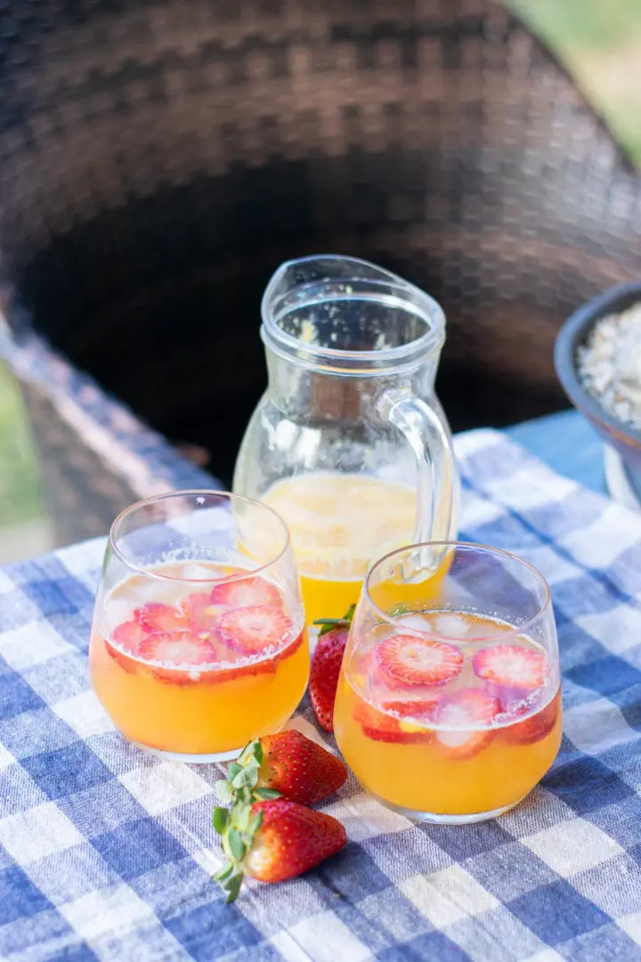 How to Make Strawberry Mango Lemonade