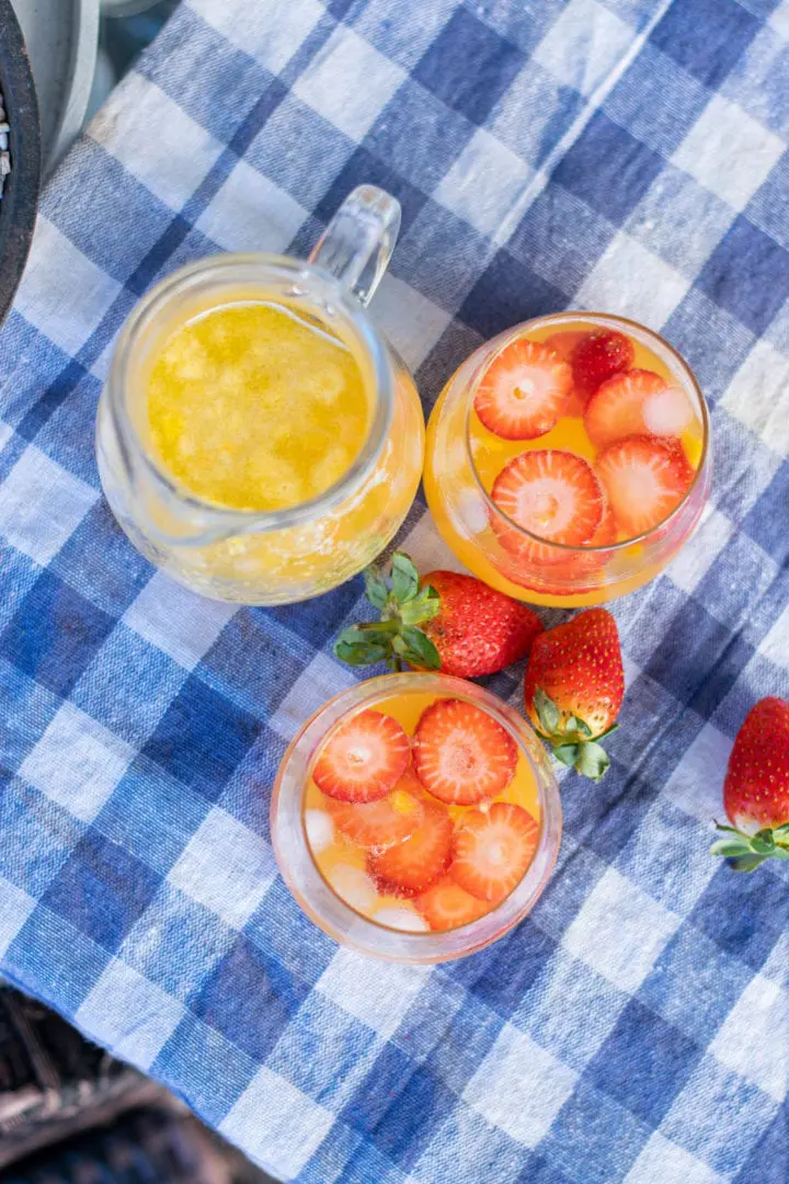 How to Make Strawberry Mango Lemonade