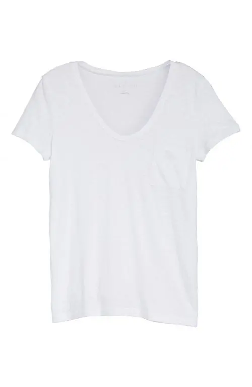 Simple and Chic: The Perfect Womens White Tee