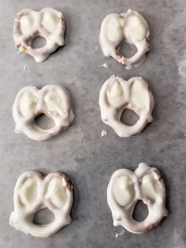 Ghost White Chocolate Dipped Pretzels Halloween