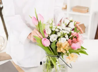 How to Make Flowers Last Longer in The Vase