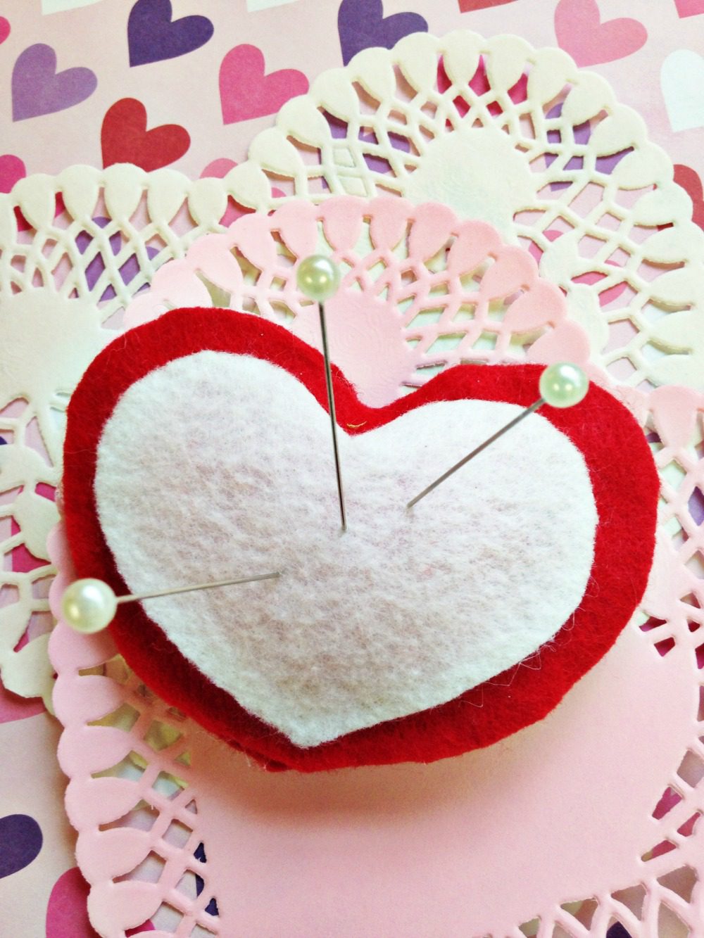 No Sew Valentine’s Day Puffy Felt Heart Pin Cushion