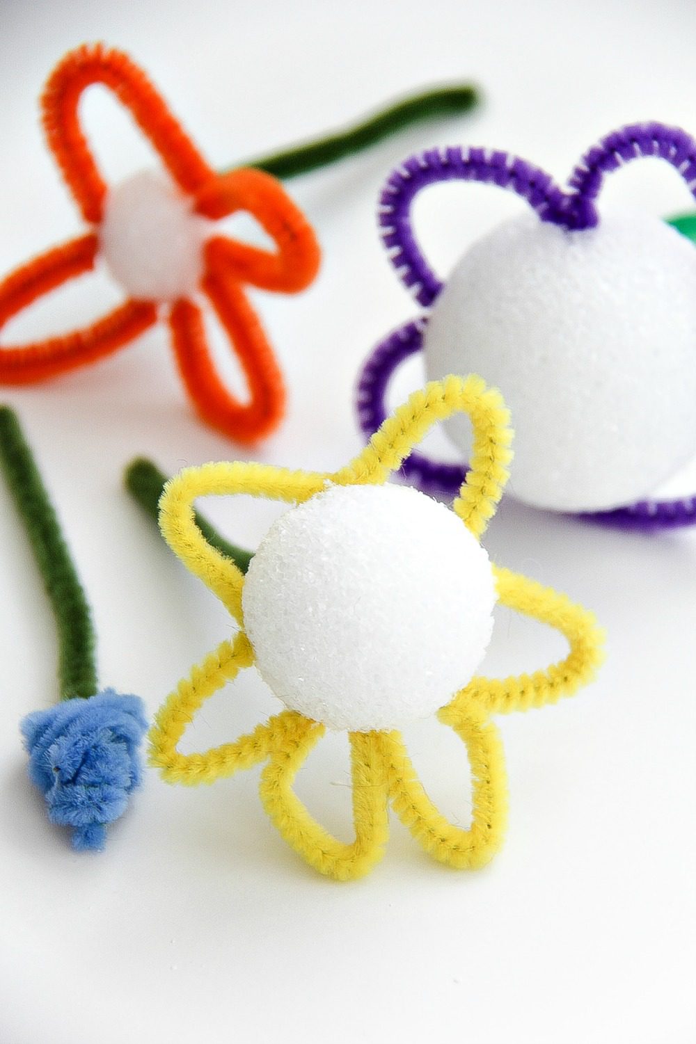 Kids Crafts: How to make chenille stem and foam ball flowers