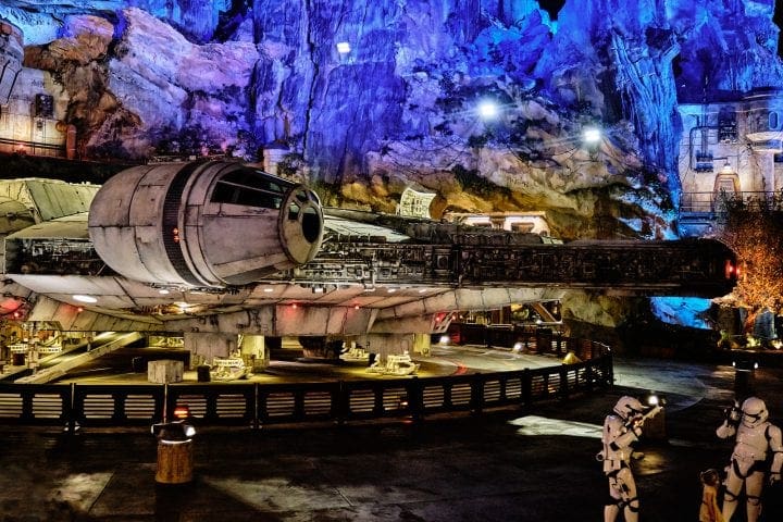 Disney's Star Wars Galaxy's Edge : An Evening on Batuu - Millennium Falcon Side