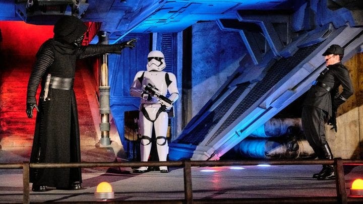 Disney's Star Wars Galaxy's Edge : An Evening on Batuu - Kylo Ren Force Choke