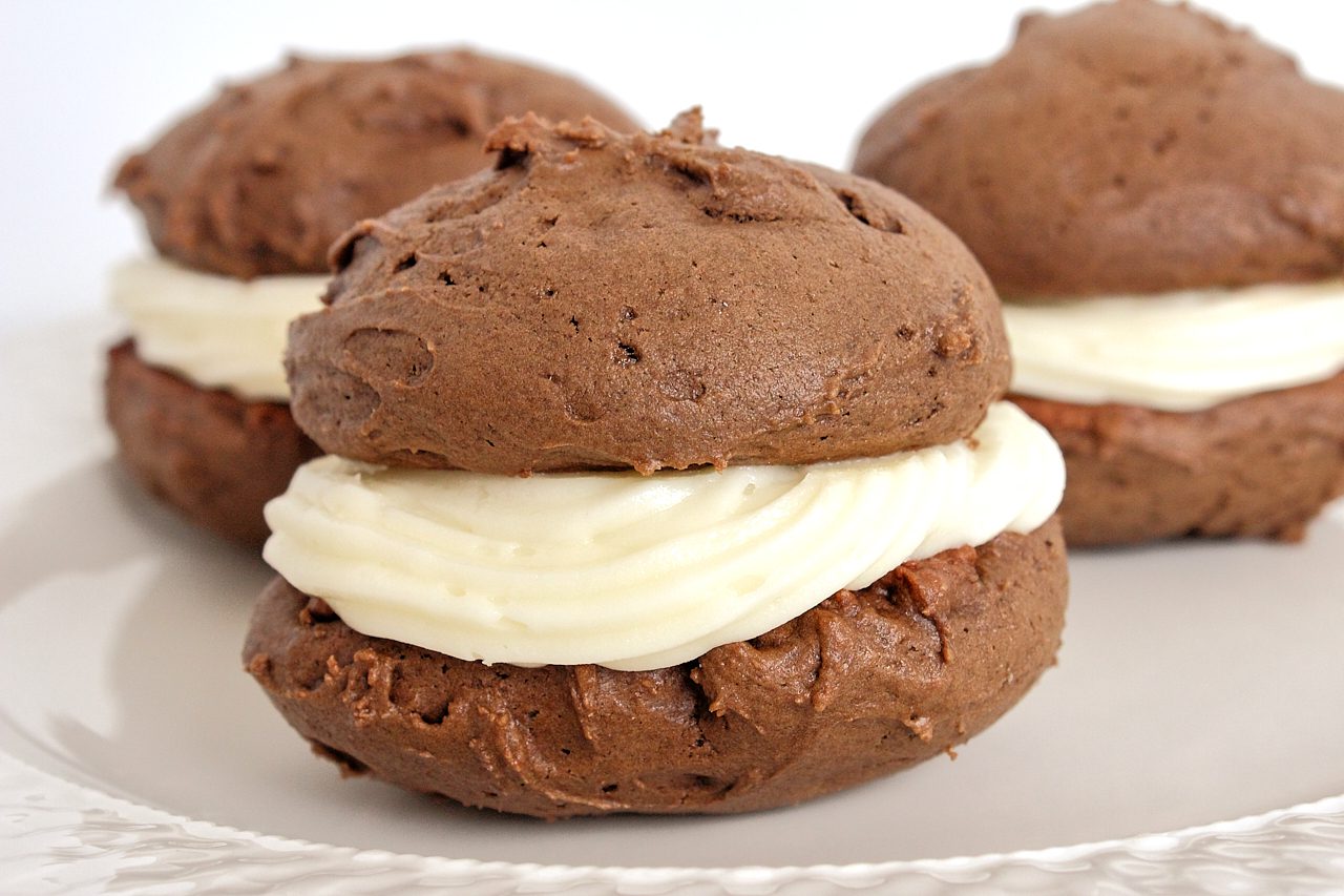 Chocolate Mint Whoopie Pies Recipe Cake Dessert Divine Lifestyle 9585