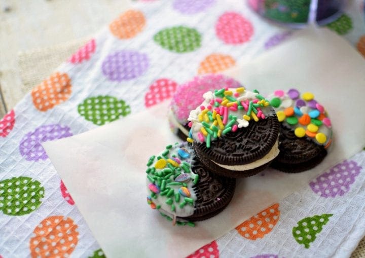 Easter White Chocolate Dipped OREOs