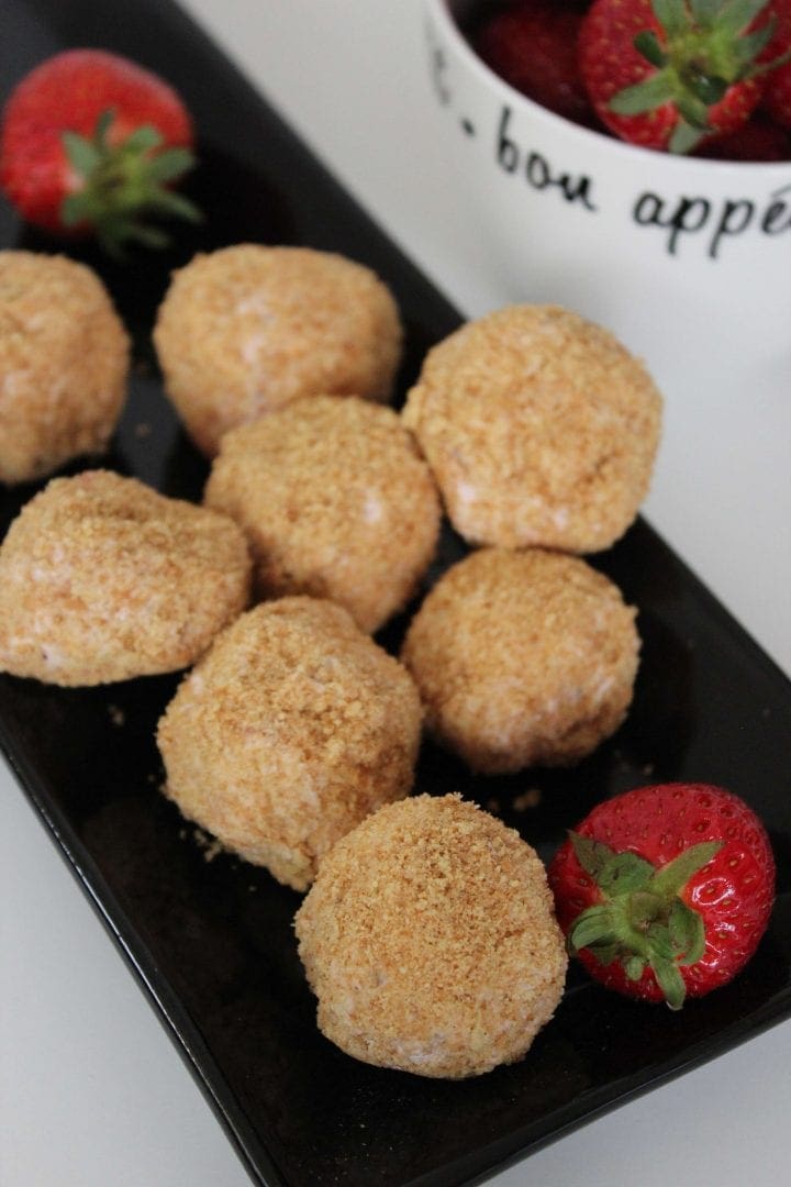 Easy Strawberry Cheesecake Bites