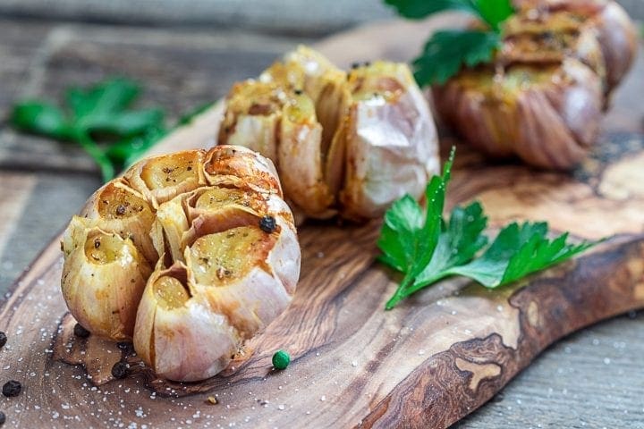 How to Roast Garlic Cloves {FREE Printable}