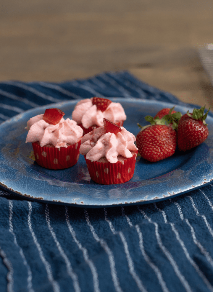 Mini Strawberry Cheesecake Cupcakes