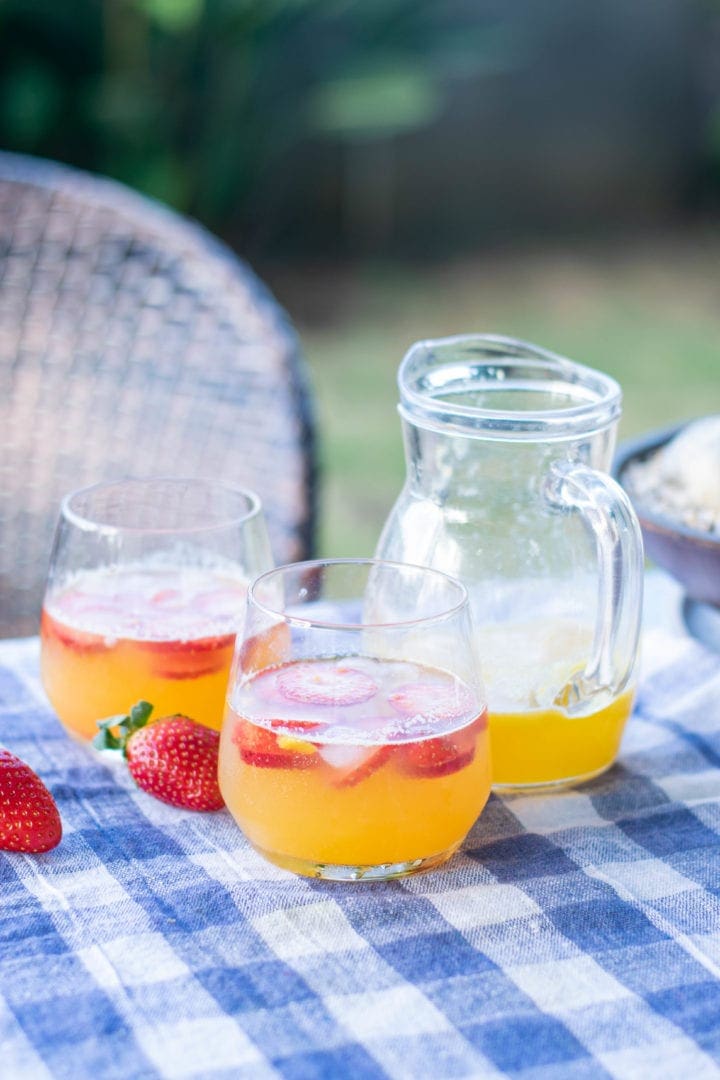 How to Make Strawberry Mango Lemonade