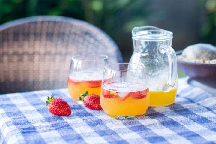 How to Make Strawberry Mango Lemonade