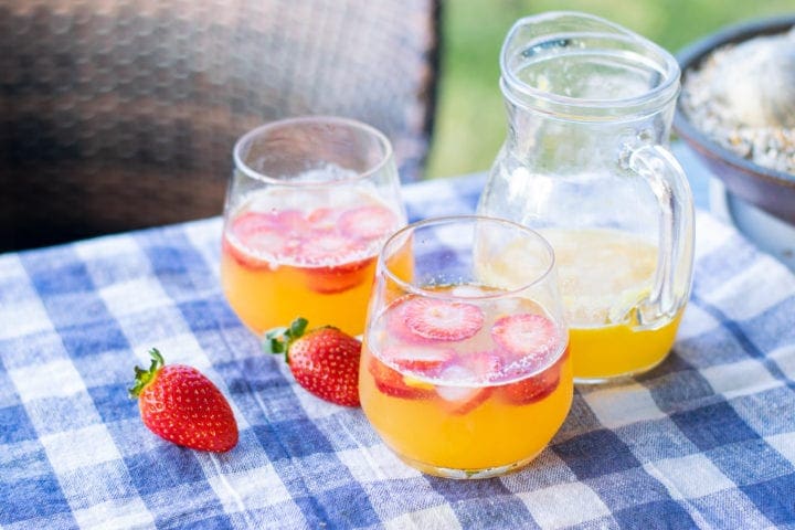 How to Make Strawberry Mango Lemonade