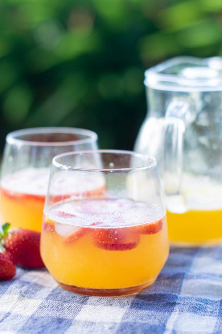 How to Make Strawberry Mango Lemonade