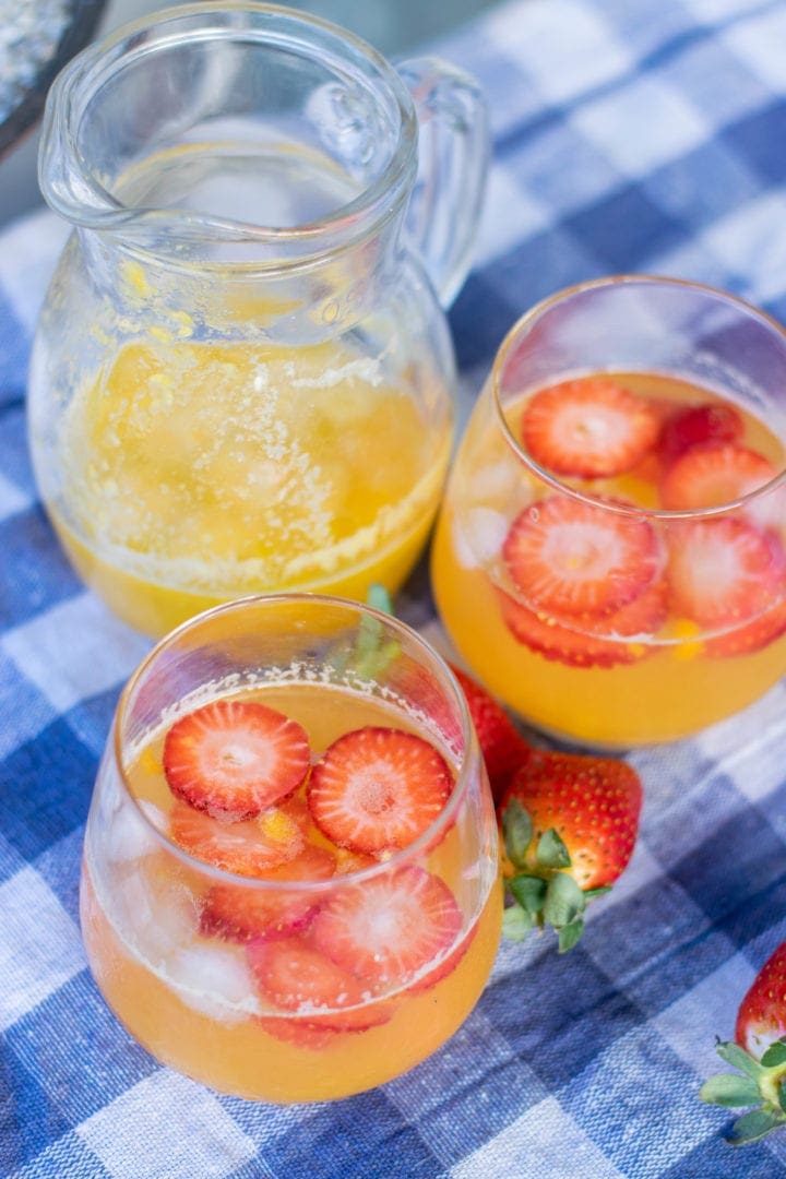 How to Make Strawberry Mango Lemonade