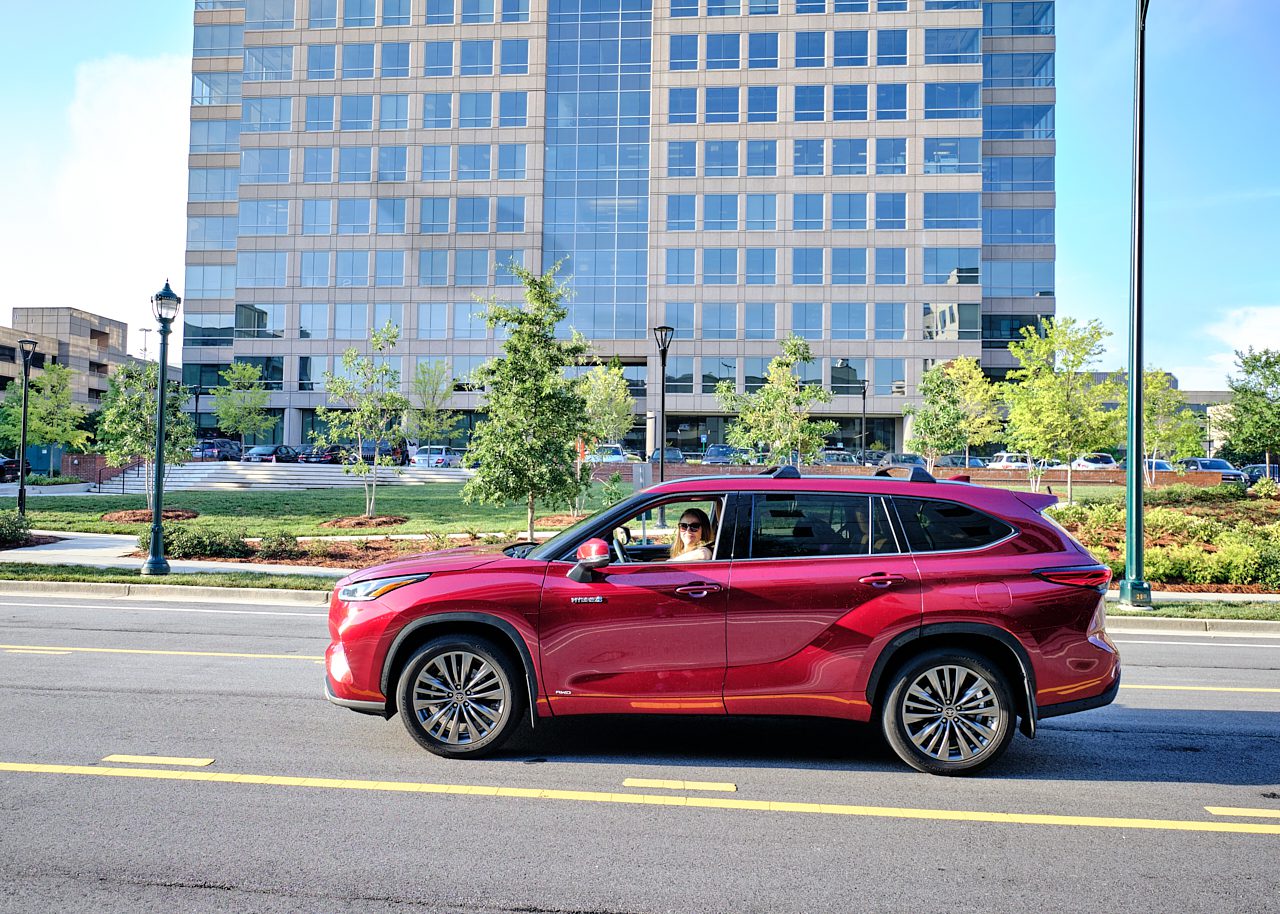 2020 Toyota Highlander Hybrid Platinum