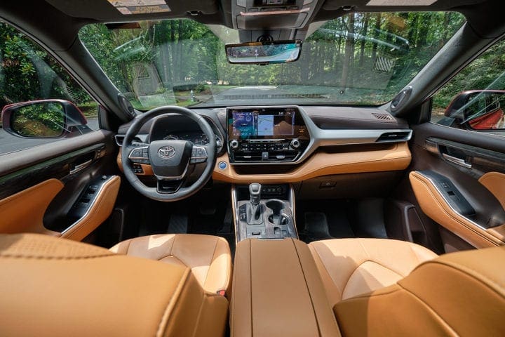 2020 Toyota Highlander Hybrid Platinum interior cockpit
