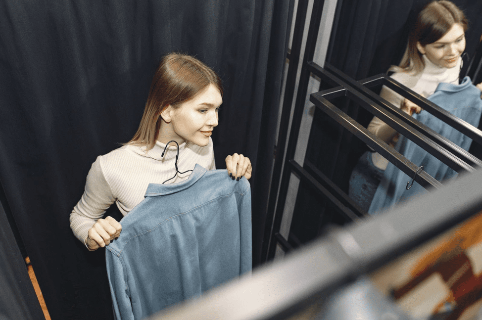 The Right Way To Try On Clothes Divine Lifestyle