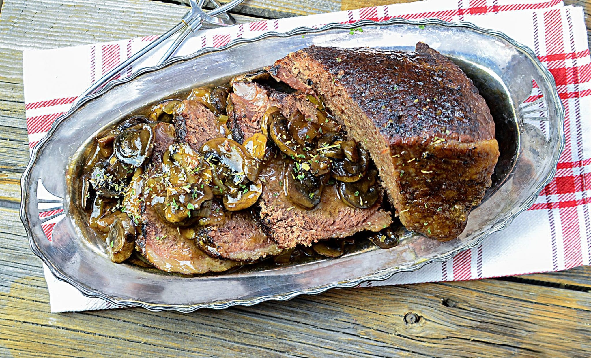 Slow Cooker Pot Roast with Au Jus Gravy