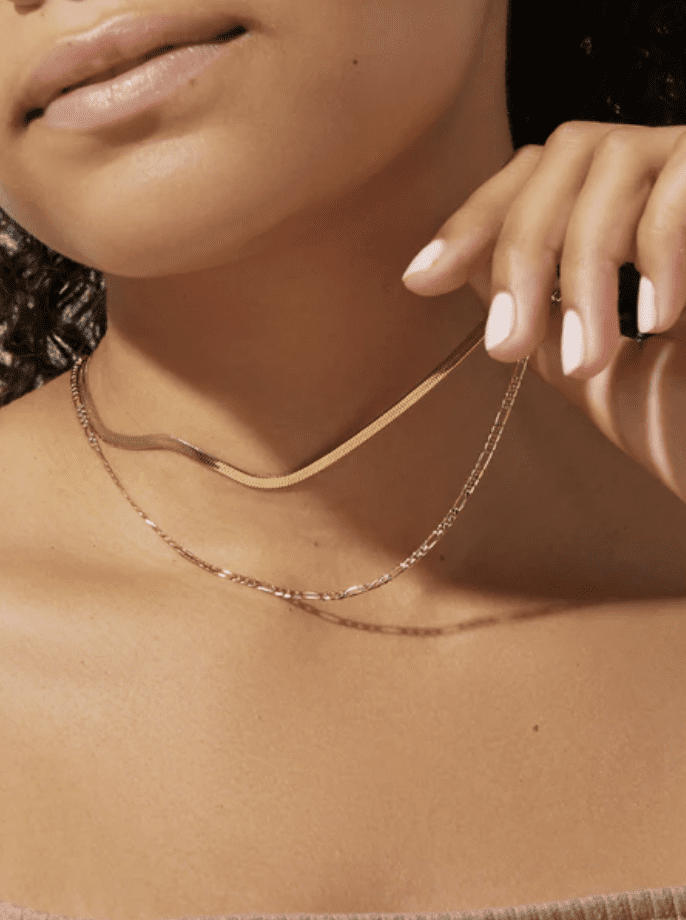 The Do's and Don'ts of Wearing Gold Jewelry: 8 Fashion Tips