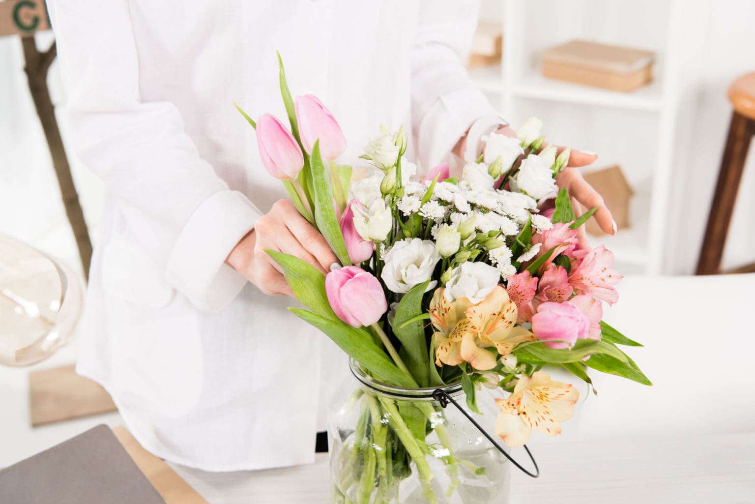 How to Make Flowers Last Longer in The Vase