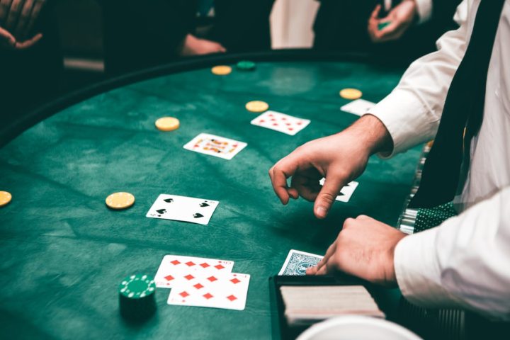 5 Essential Tips for Playing Blackjack Like A Pro