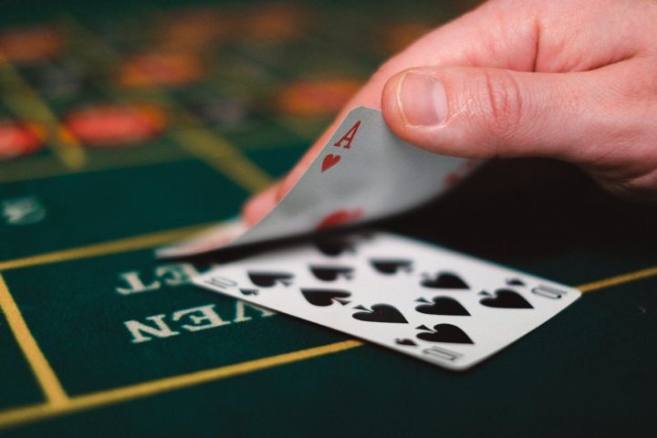 5 Essential Tips for Playing Blackjack Like A Pro