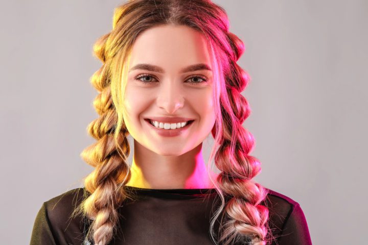 What Haircuts Give a Beachy Look When Paired with Wavy Extensions?